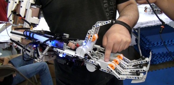 Mindstorms Mark VI bras gyborg